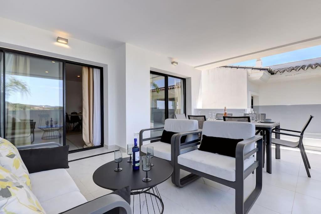 Luxurious At Hills With Stunning Views Appartement *