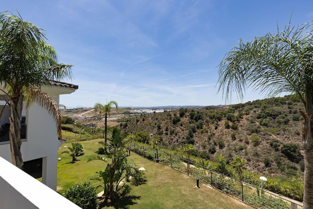Luxurious At Hills With Stunning Views Appartement Estepona